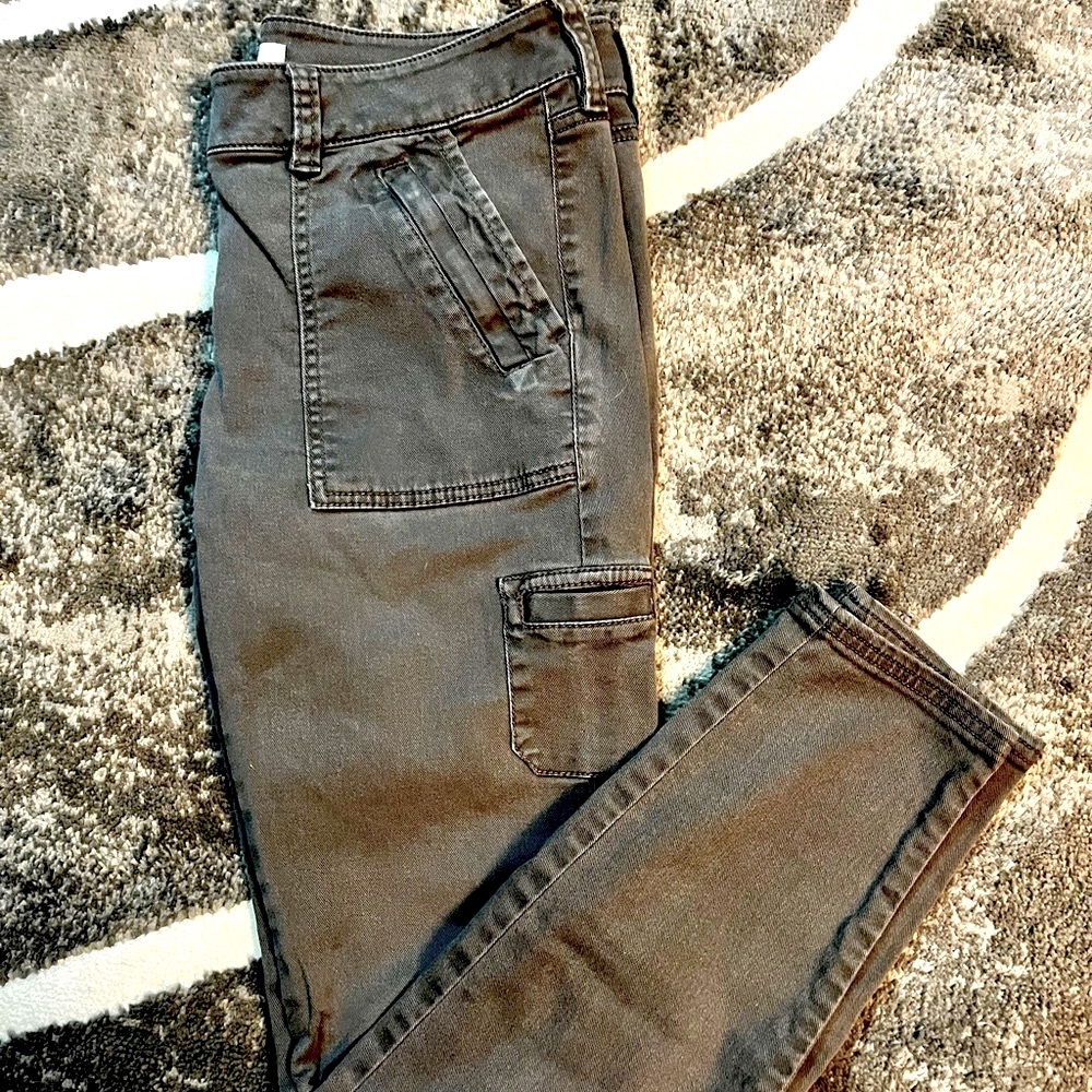 Grey Distressed Capris
